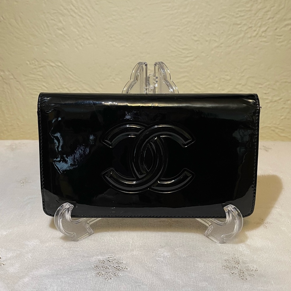 CHANEL make up pallet bifold patent leather wallet